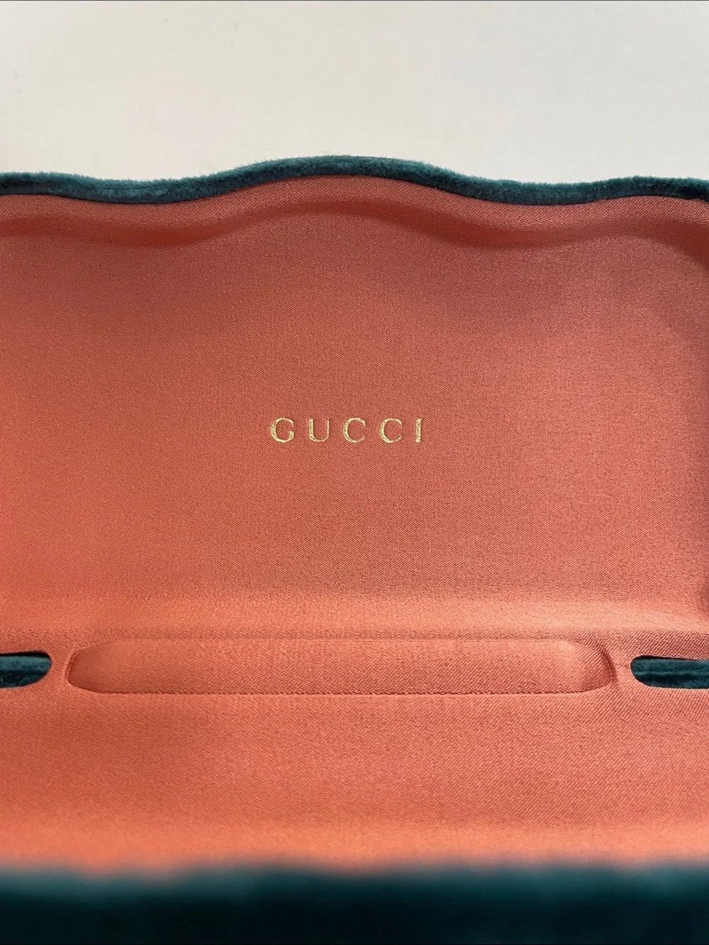 G u c c i Plush Velvet Eyewear Case in Teal